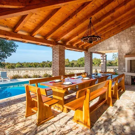 Сasa de vacaciones Gorgeous In With Wifi Krmed
