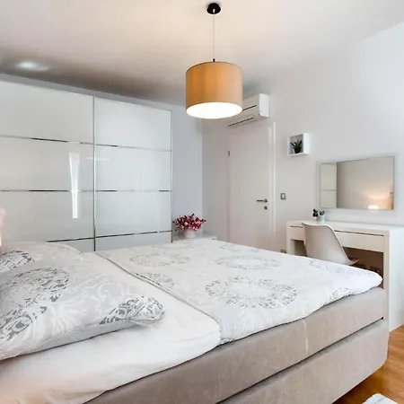 Gorgeous In With Wifi Holiday home